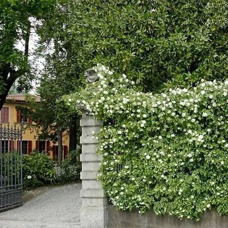 Nel Parco Di Erba Apartman